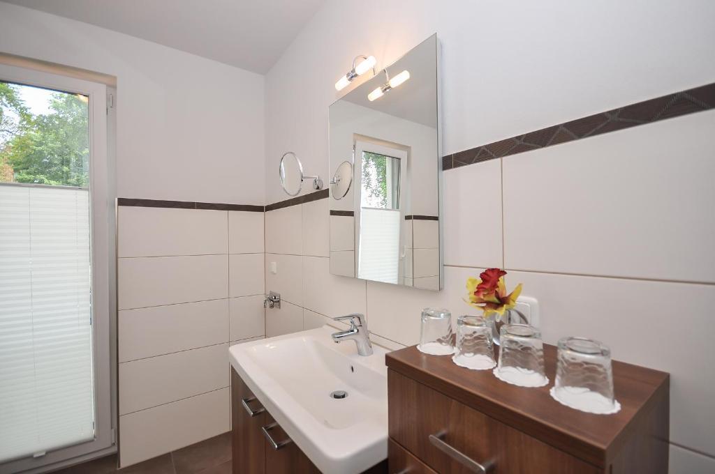 Apartmenthaus Kleiner Falke Остзебад Бинц Стая снимка